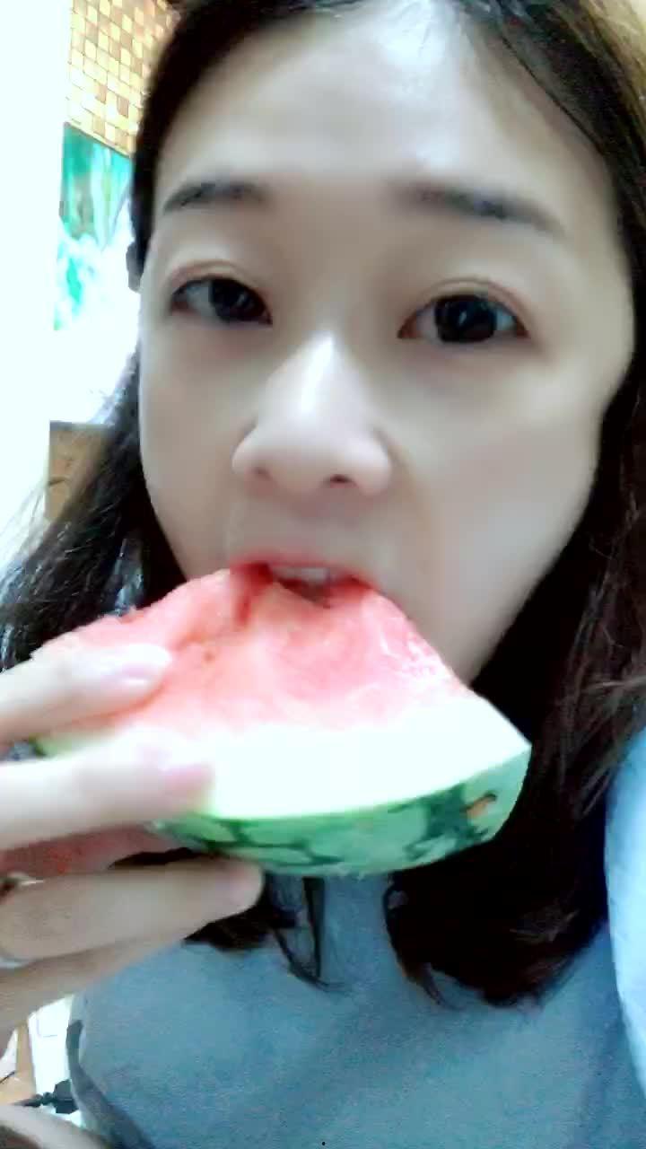 吃瓜姐姐玩偶,萌趣可爱，带你走进欢乐世界