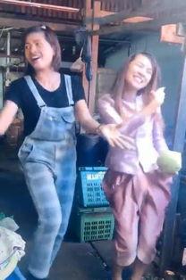 扮演老师说话的网红,课堂之外的独特魅力