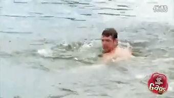 明星比基尼胸罩脱落,明星瞬间成为焦点